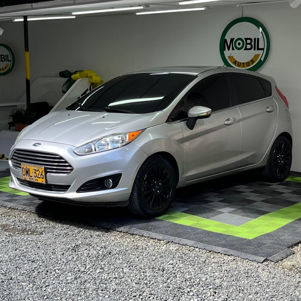 FORD FIESTA HATCHBACK TITANIUM TP 1.6CC 2015**: imagen 1