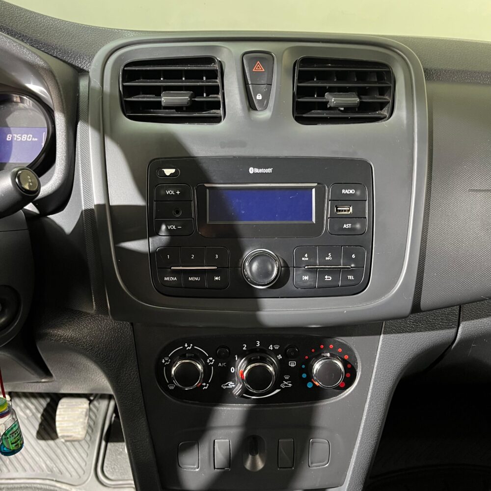  RENAULT LOGAN AUTHENTIQUE MT 1.6CC 2019**: imagen 13
