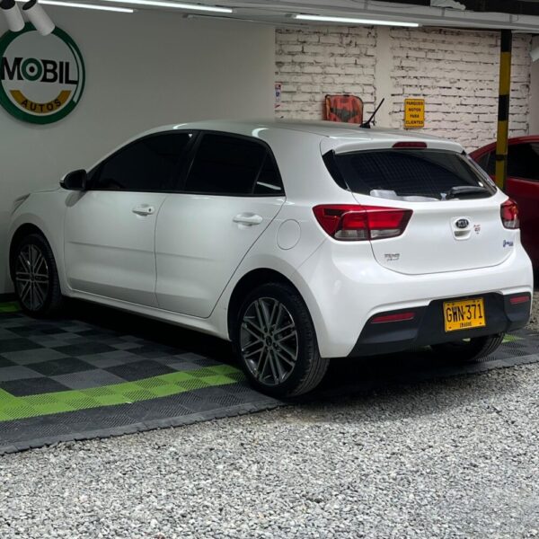 KIA RIO VIBRANT TP 1.4CC 2020** : imagen 9