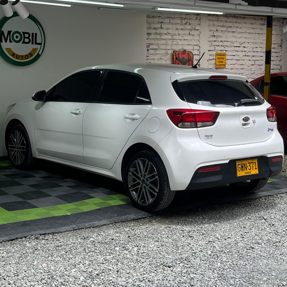 KIA RIO VIBRANT TP 1.4CC 2020** : imagen 9