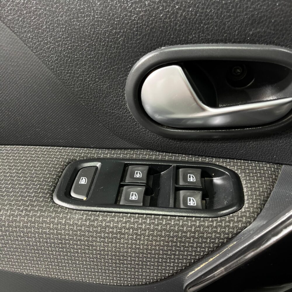 RENAULT LOGAN LIFE + MT 1.6CC 2022: imagen 11