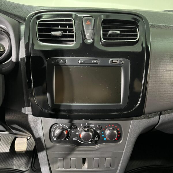 RENAULT LOGAN LIFE + MT 1.6CC 2022: imagen 13
