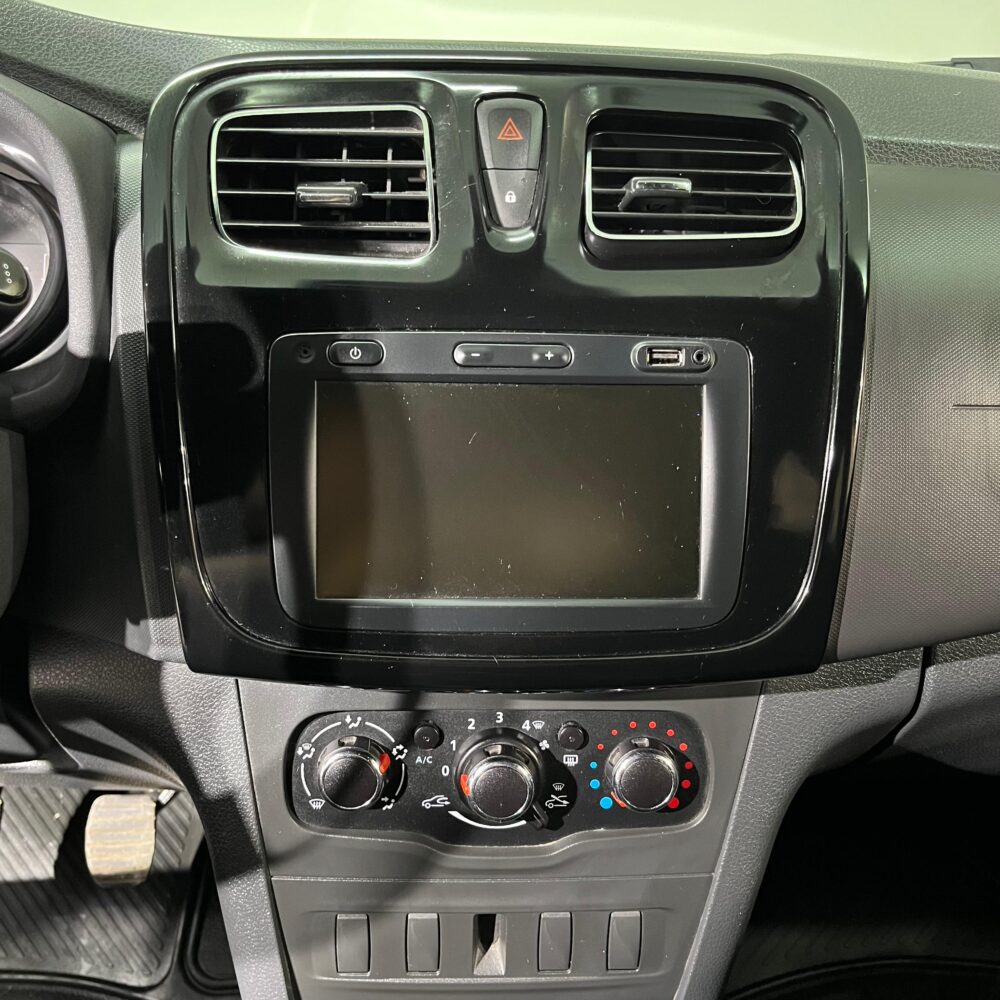 RENAULT LOGAN LIFE + MT 1.6CC 2022: imagen 13