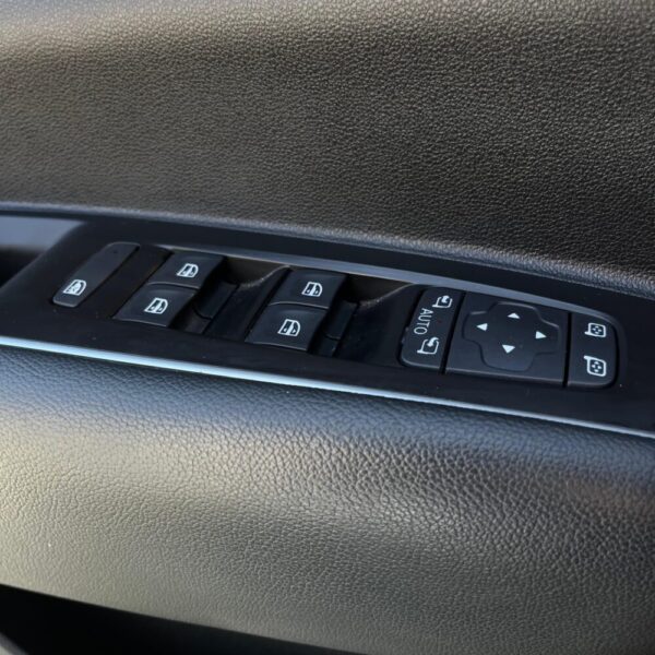 RENAULT KOLEOS ZEN TP 2.5CC 2023: imagen 10