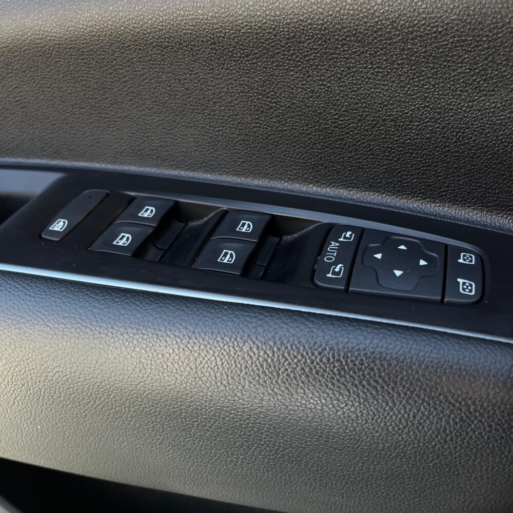 RENAULT KOLEOS ZEN TP 2.5CC 2023: imagen 10