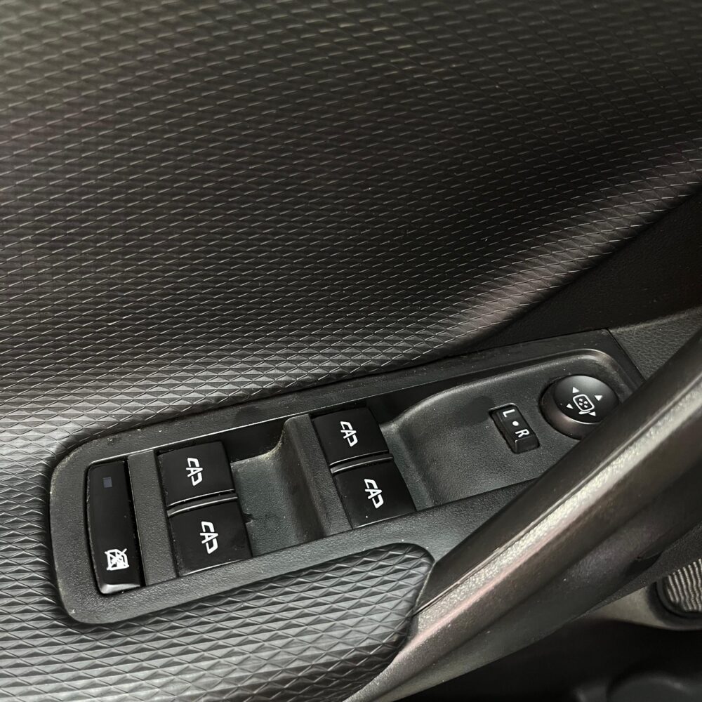 CHEVROLET TRACKERTURBO LT MT 1.2CC 2023: imagen 11