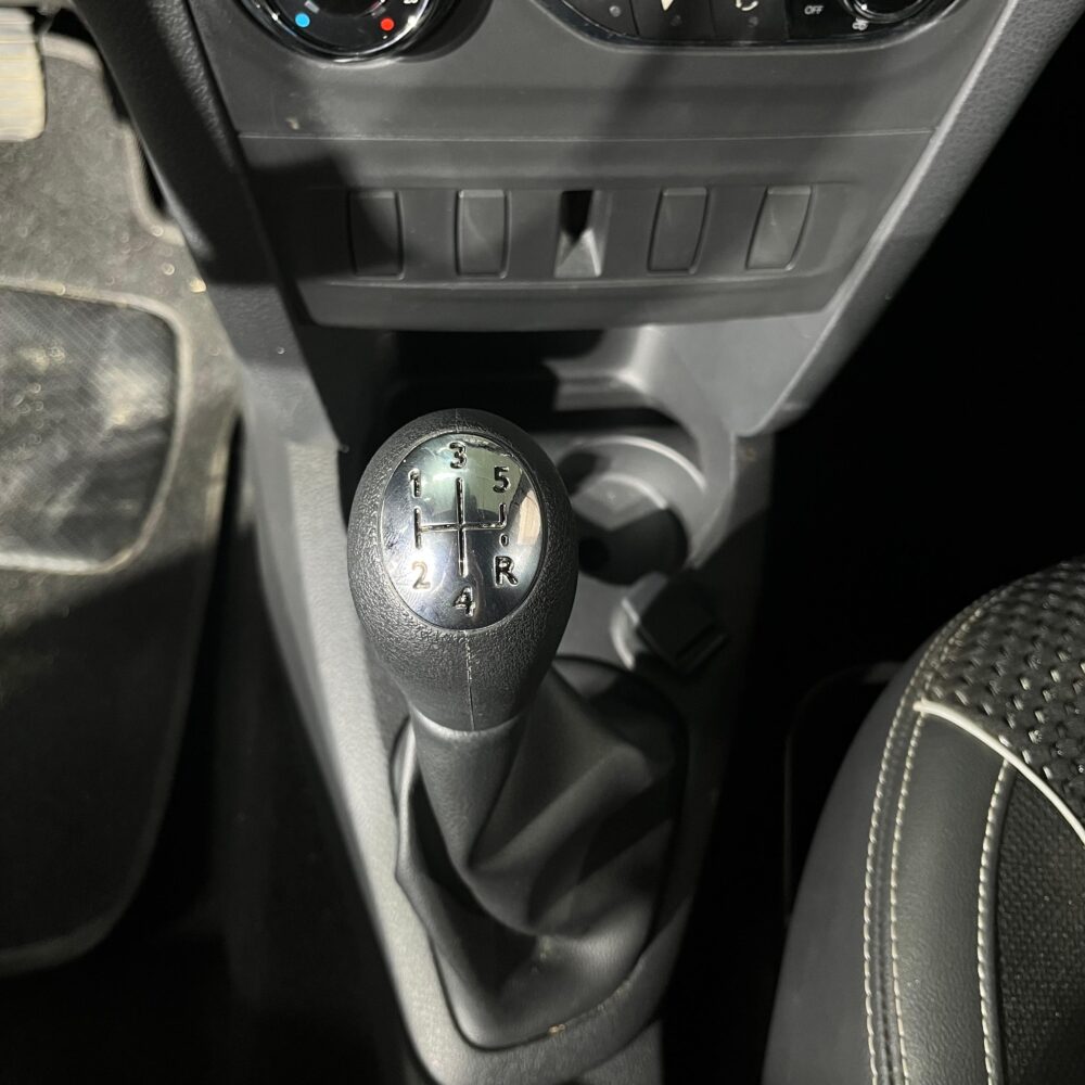 RENAULT LOGAN INTENS MT 1.6CC 2025: imagen 14