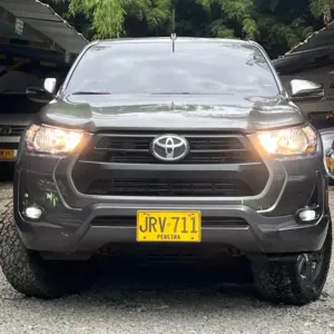 TOYOTA HILUX AT 2.4CC 4X4 TD 2021**: imagen 2