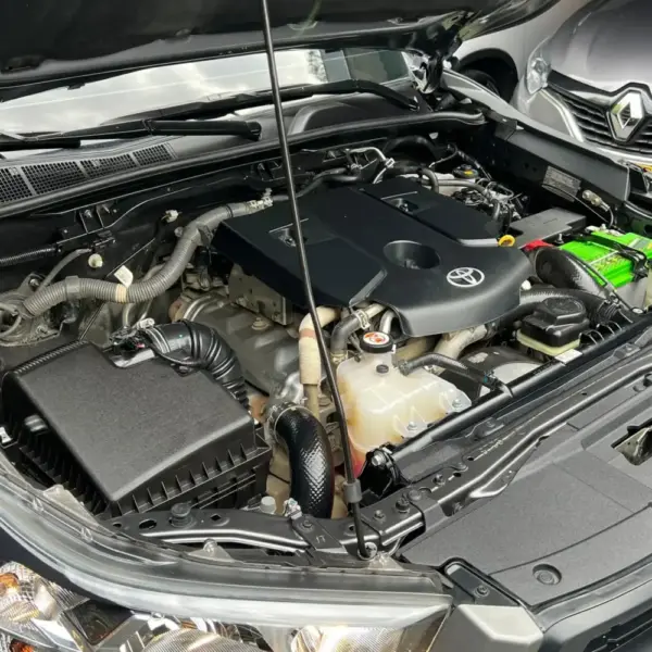 TOYOTA HILUX AT 2.4CC 4X4 TD 2021**: imagen 4
