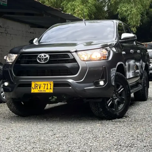 TOYOTA HILUX AT 2.4CC 4X4 TD 2021**: imagen 1