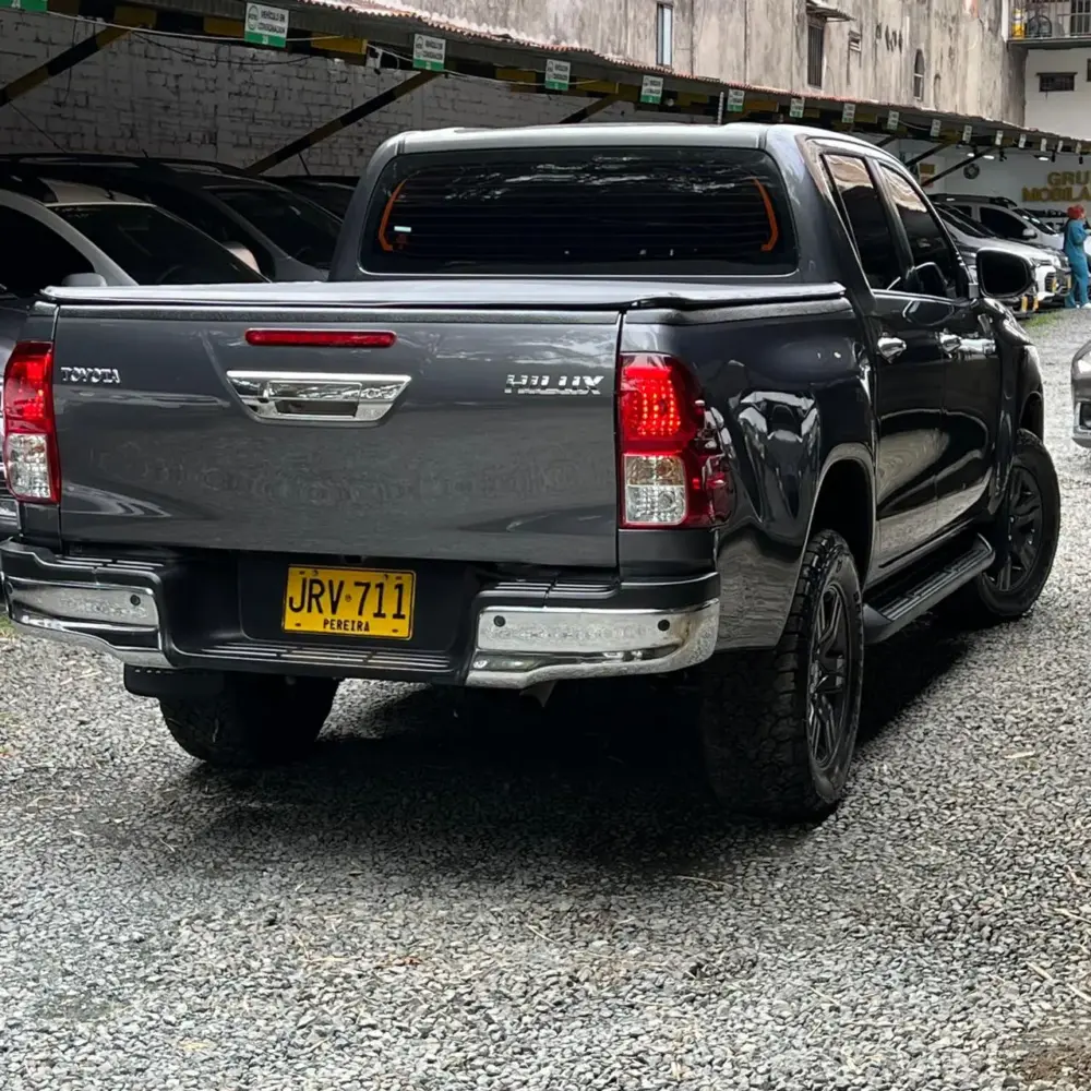 TOYOTA HILUX AT 2.4CC 4X4 TD 2021**: imagen 9