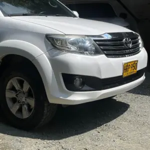 TOYOTA FORTUNER 2.7L AT 2.7CC 4X2 2015: imagen 5