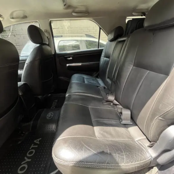 TOYOTA FORTUNER 2.7L AT 2.7CC 4X2 2015
