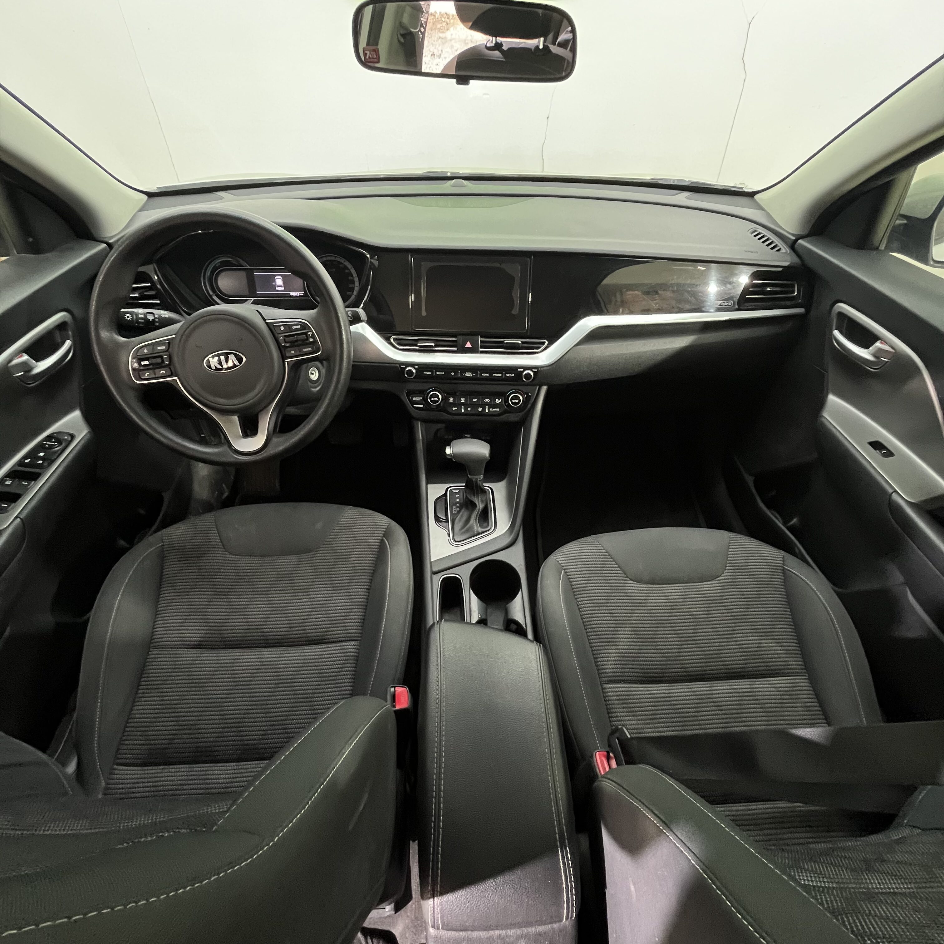 KIA NIRO EMOTION TP 1.6CC 2020: imagen 16