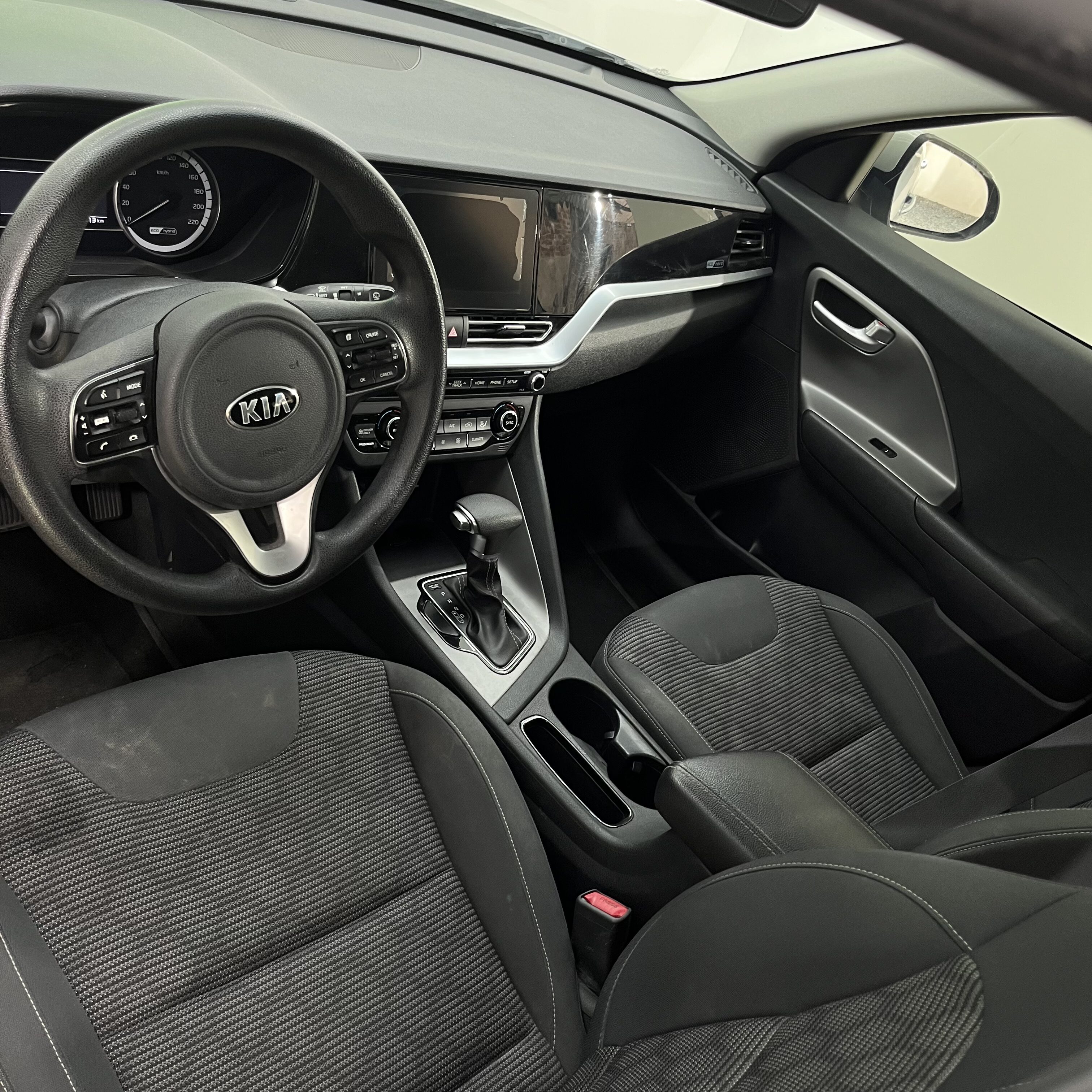 KIA NIRO EMOTION TP 1.6CC 2020: imagen 15