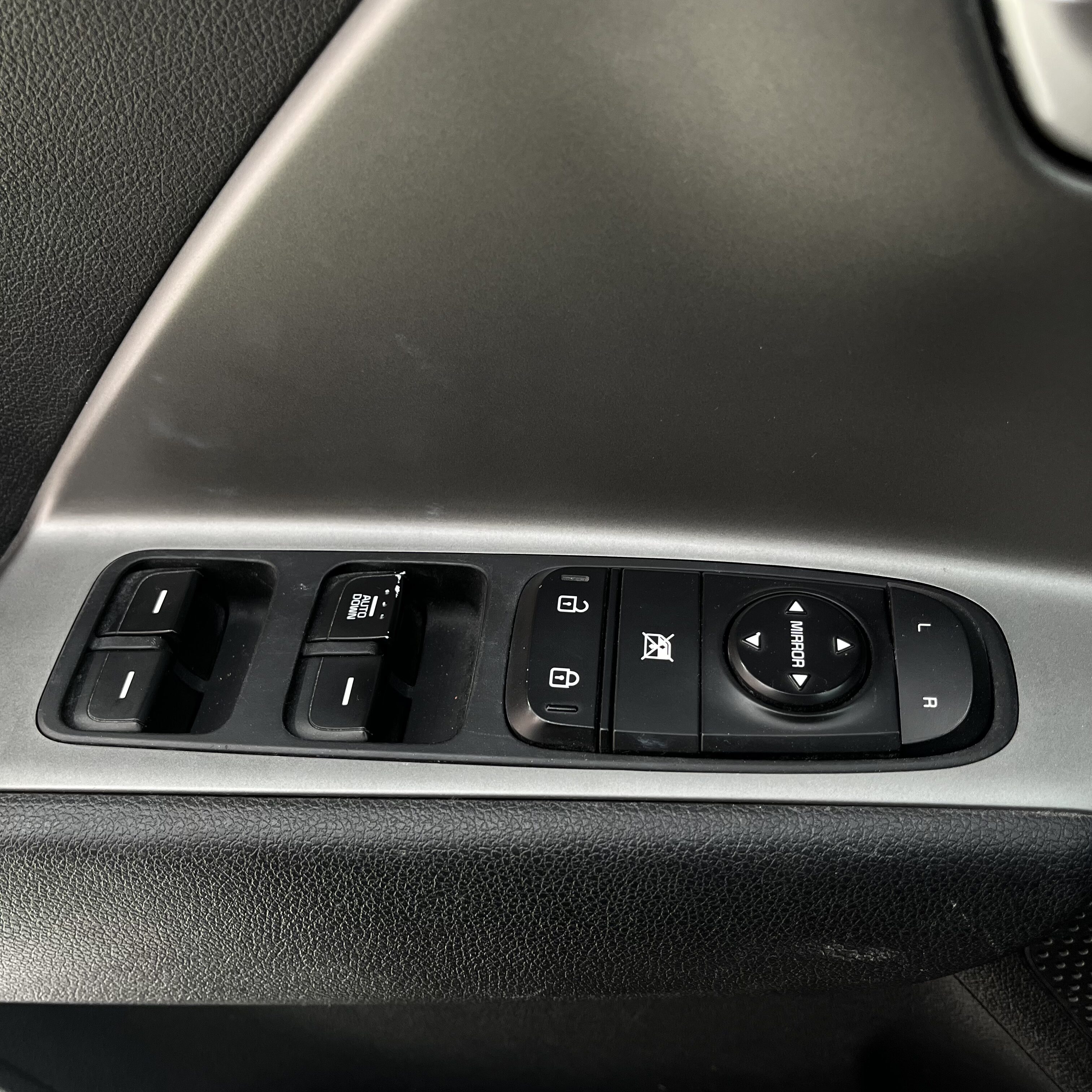 KIA NIRO EMOTION TP 1.6CC 2020: imagen 11